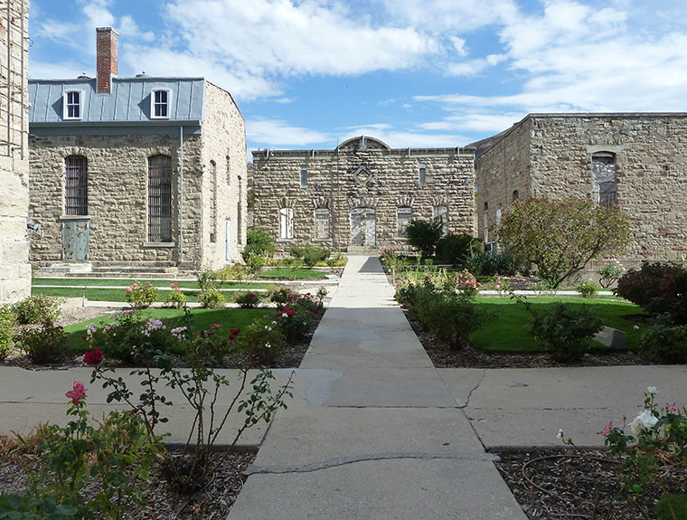 boise-penitentiary-rose-gardens