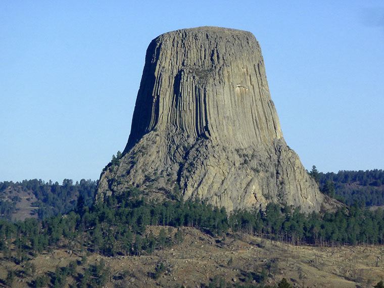 devils-tower-close