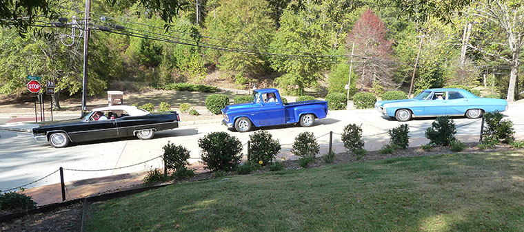 classic-cars-at-elvis-birthplace