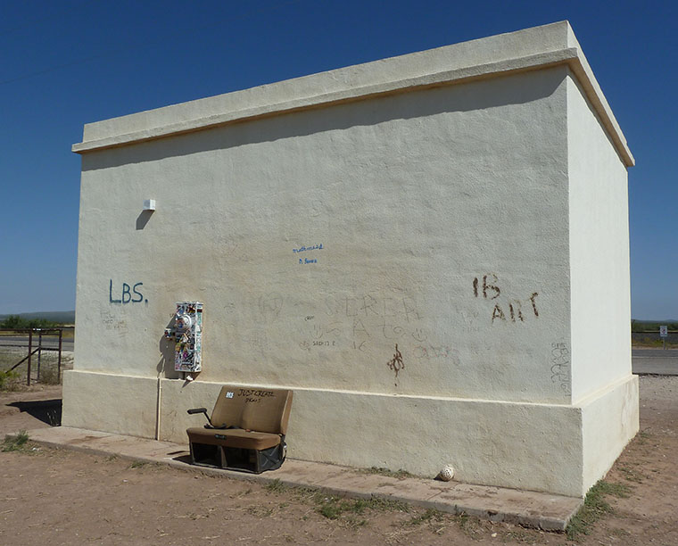 prada-marfa-3