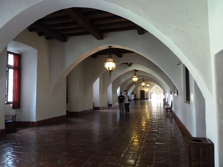 santa-barbara-courthouse-waiting-area