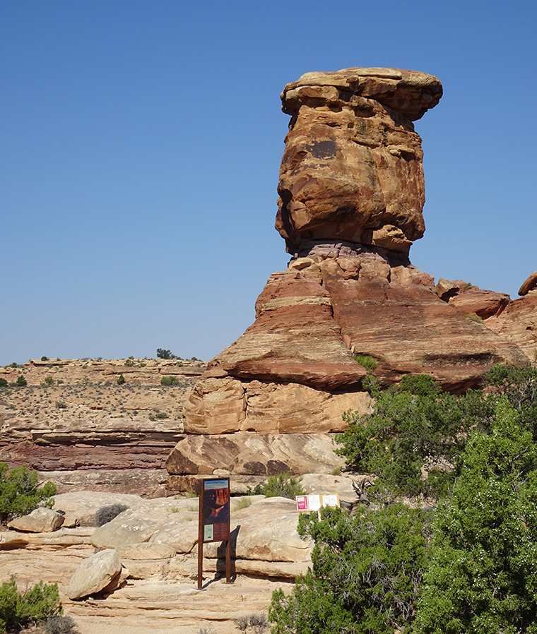 Conyonlands balanced rock