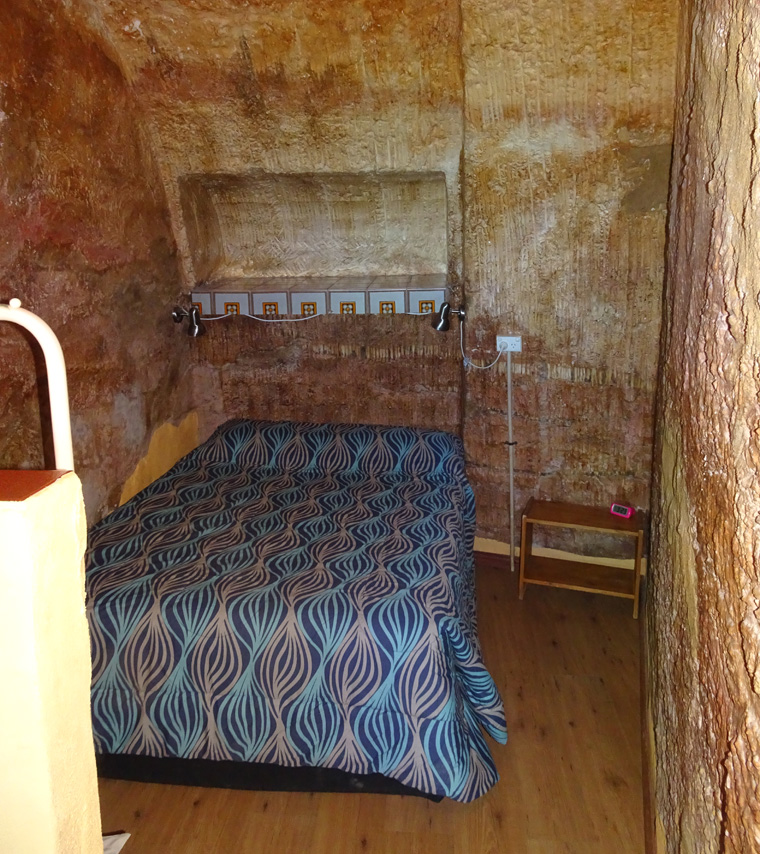 Coober Pedy Motel Badroom