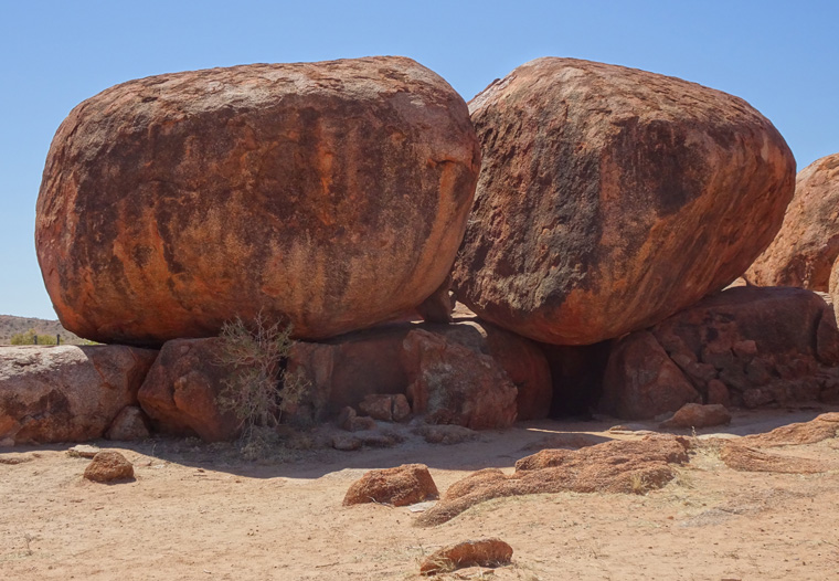 Devils Marbles 14